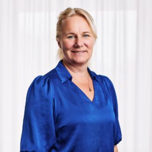 Ylva beck i blå blus