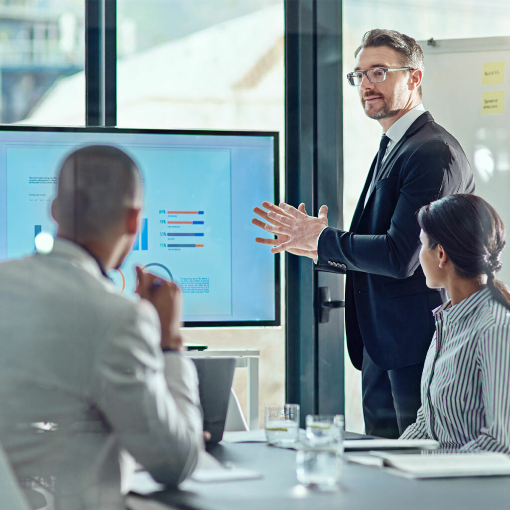 En CEO viser budgetter for sine ansatte