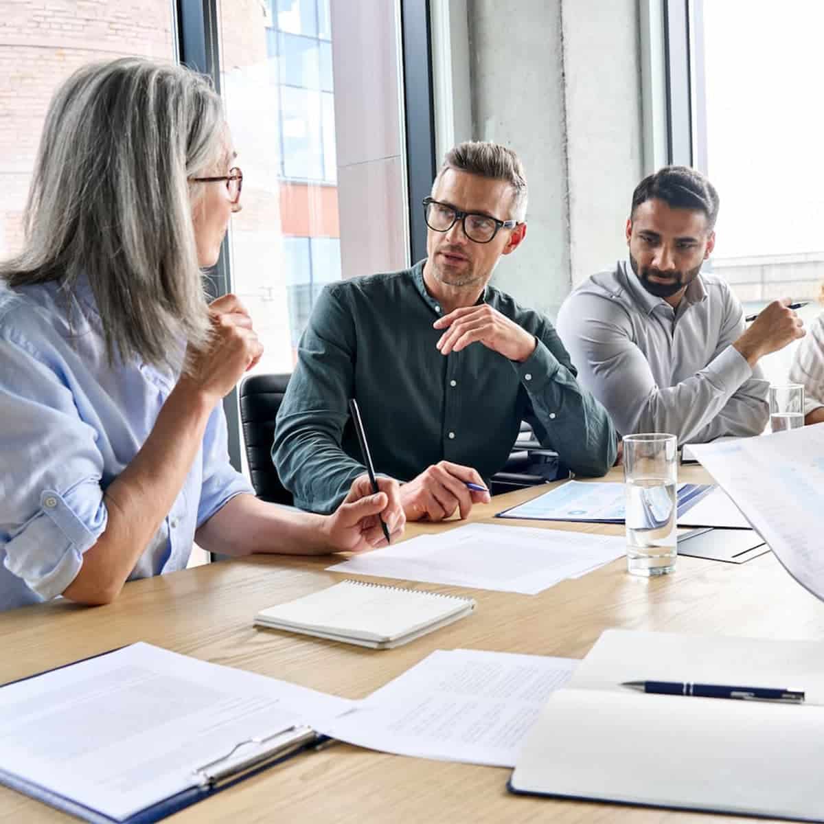 Vertrouwelijke, begeleide discussies