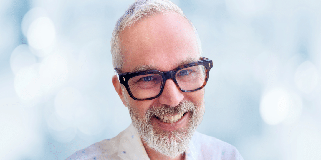 Johannes Bäckmans nätverk slår akademisk utbildning med hästlängder!